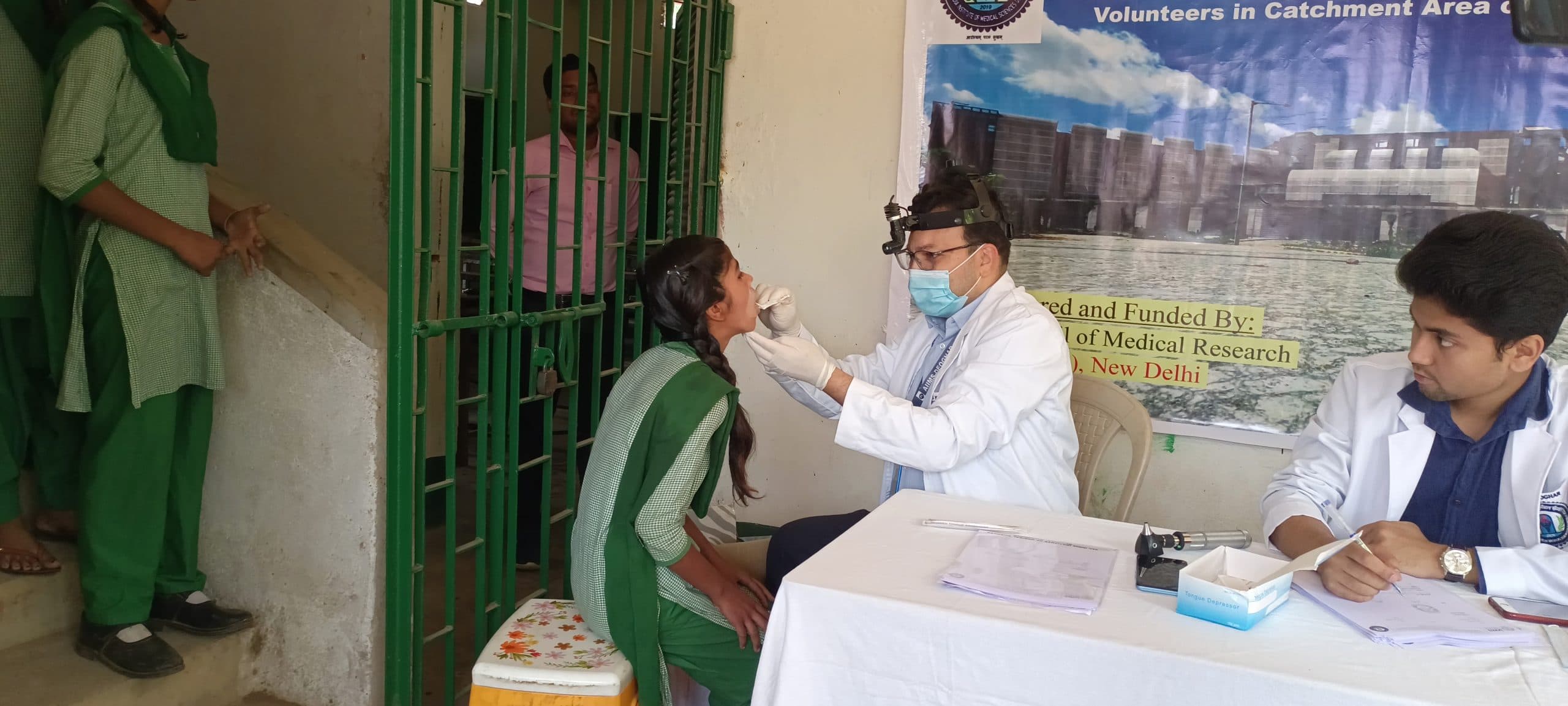 शिविर में 71 विद्यार्थियों की हुई जांच, ओएसएमएफ मिलने पर कराया जायेगा इलाज