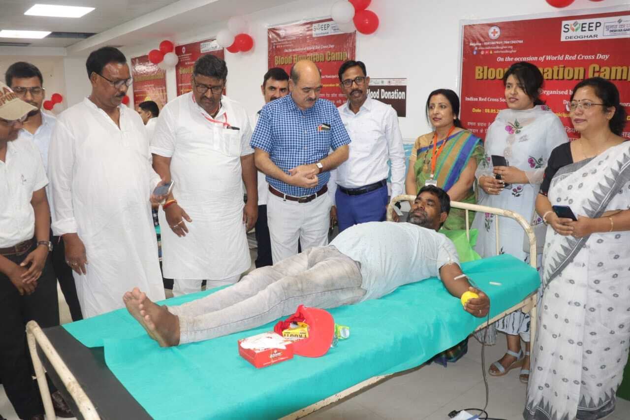 शिविर में 29 ने किया रक्तदान, मतदान का बताया महत्व