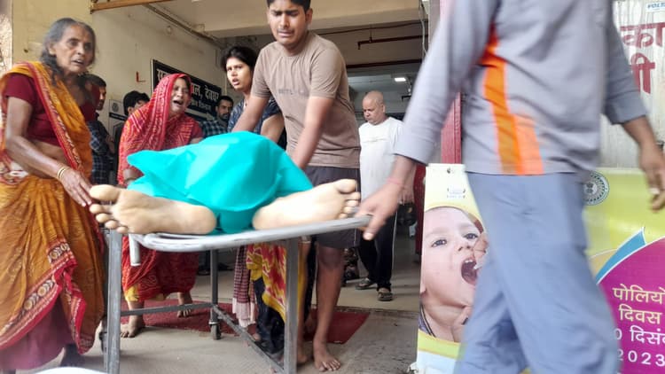 छत की रेलिंग टूटी, व्यक्ति की गिरकर मौत