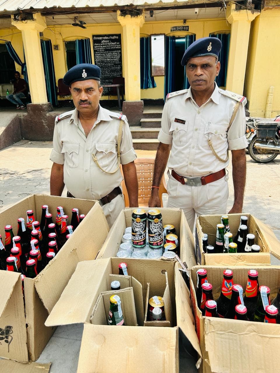 पुलिस ने 84 बोतल शराब की जब्त