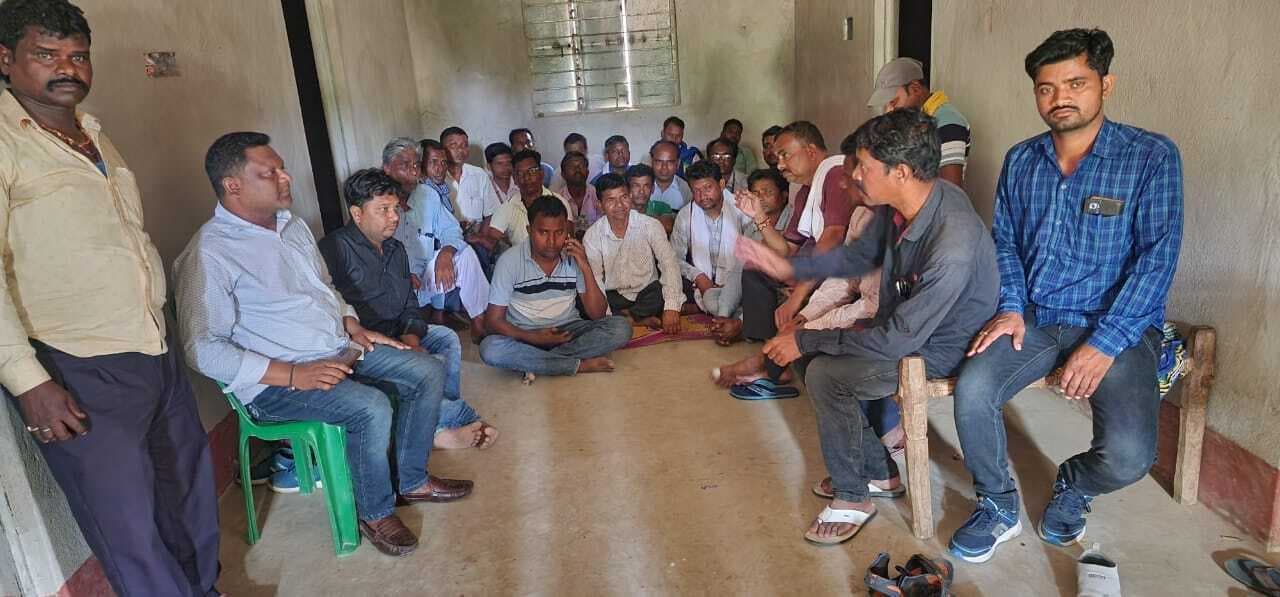 12 की चुनावी सभा को लेकर विधायक मंगल कालिंदी ने पटमदा में बैठक की