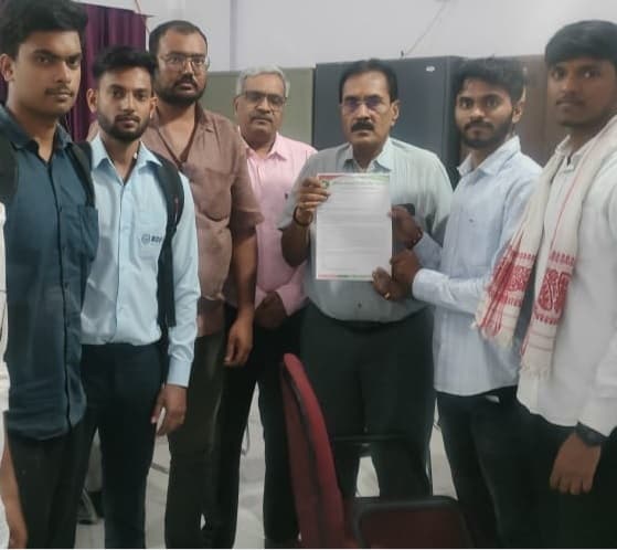 नहीं सुधरीं पीजी कॉमर्स विभाग की समस्याएं, छात्रों ने वीसी को घेरा