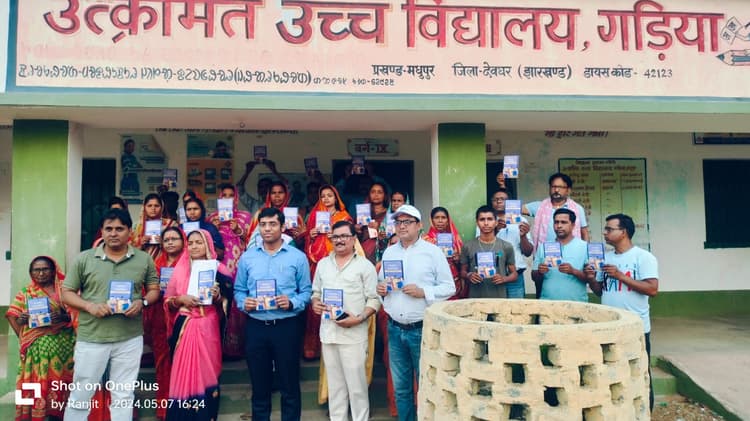 सखी मंडल की महिलाओं ने रंगोली बनाकर व मेहंदी प्रतियोगिता के जरिये वोटर्स को किया जागरूक