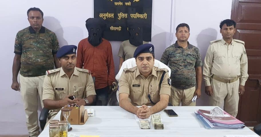 लूट की घटना को अंजाम देने वाले दो बदमाश गिरफ्तार