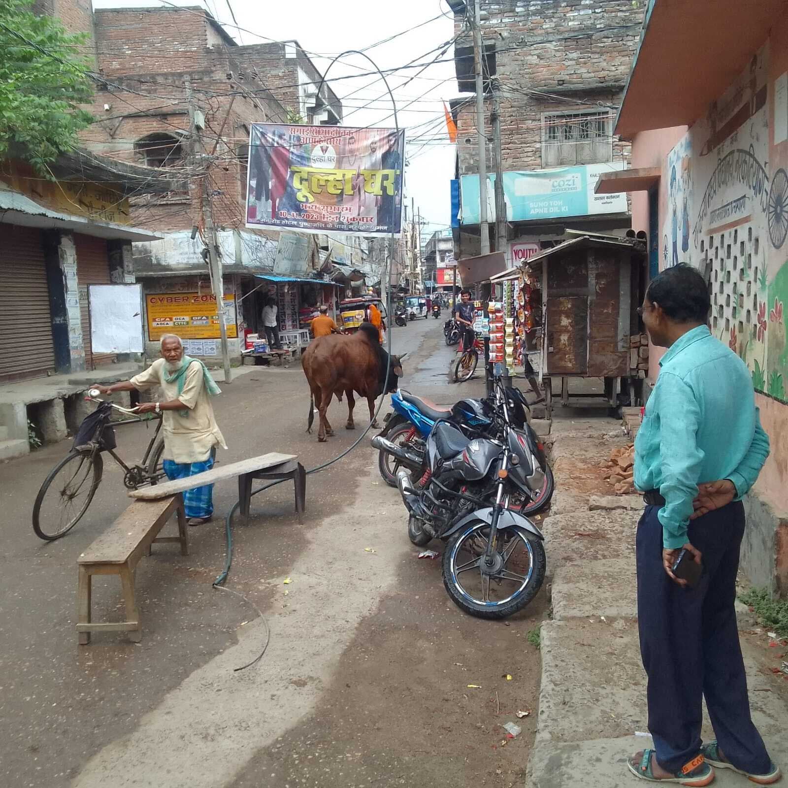 बाजार में टूटकर गिरा हाइटेंशन बिजली तार, मची अफरातफरी