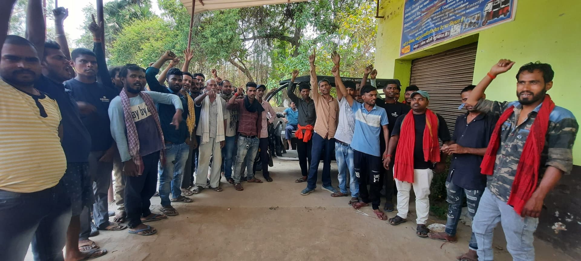 इ-रिक्शा चालकों की हड़ताल से यात्री रहे परेशान