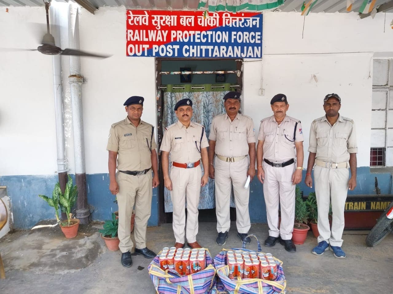 आरपीएफ ने बीयर की 72 बोतल किया जब्त