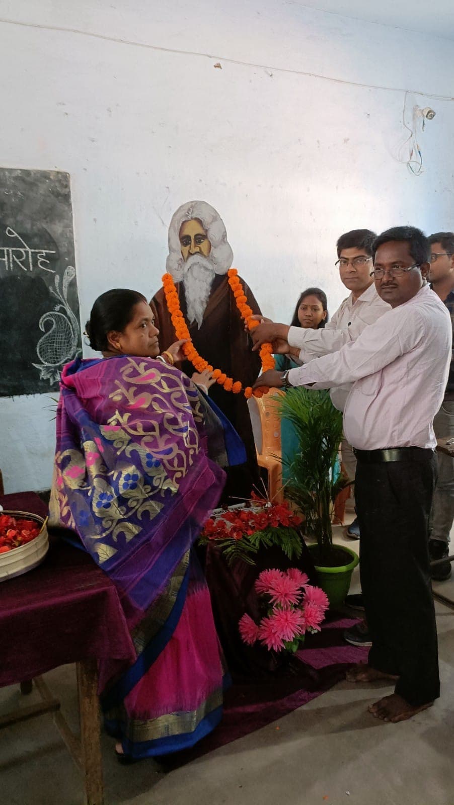 टैगोर की जयंती पर किया गया पौधरोपण