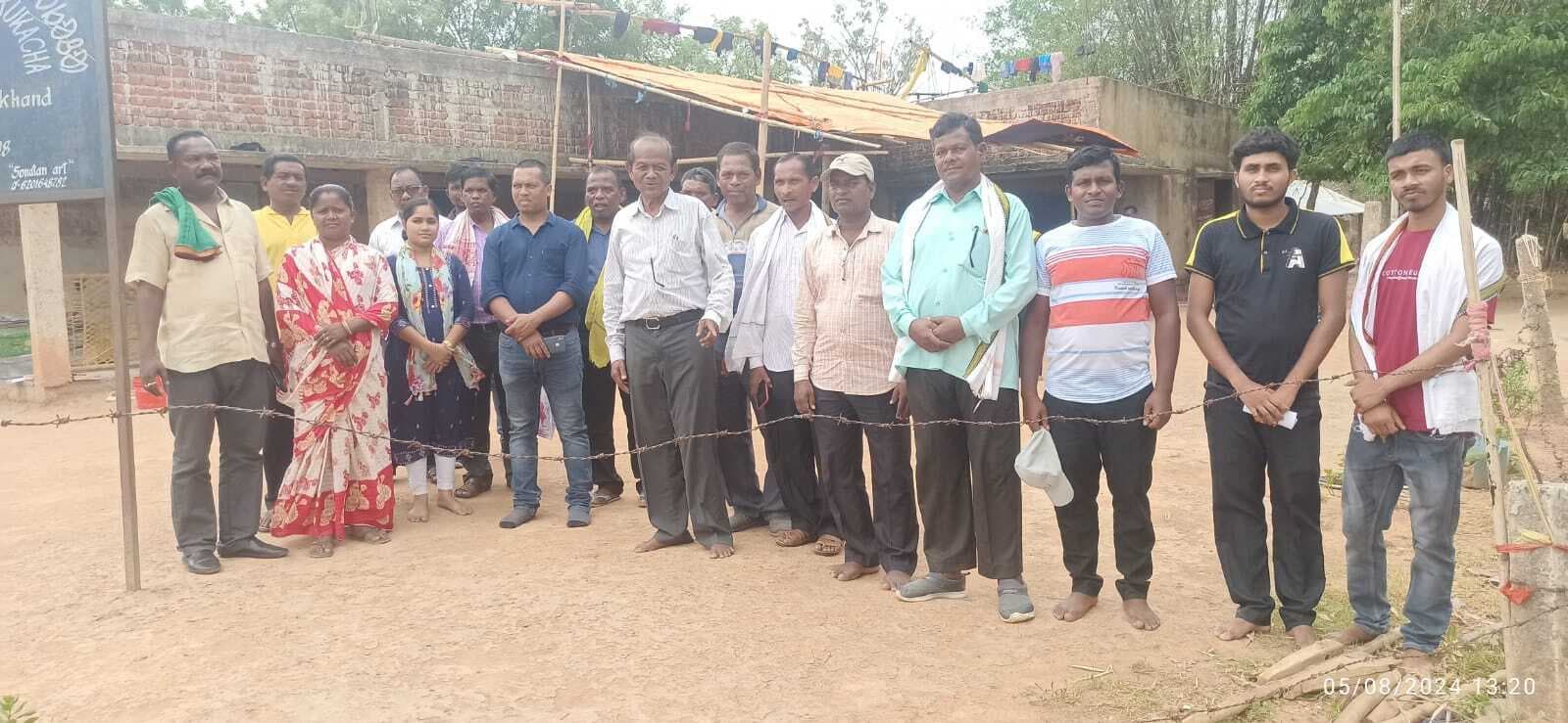 टाटा स्टील फाउंडेशन के अधिकारी ने विद्यालय का निरीक्षण किया