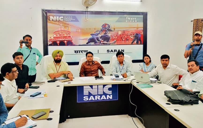 सारण लोकसभा क्षेत्र की इवीएम का द्वितीय रैंडमाइजेशन संपन्न