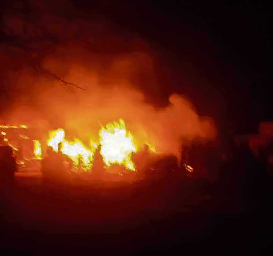 बलिगांव में बिजली के शाॅर्ट सर्किट से लगी आग से जले आठ घर