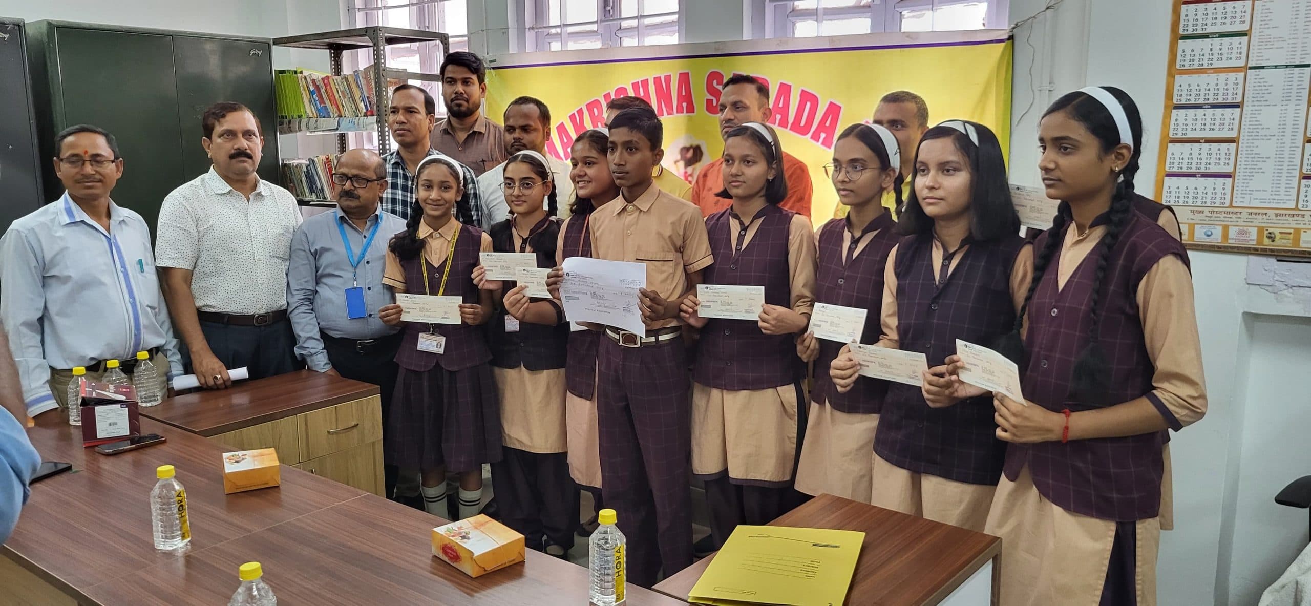 डाक विभाग ने विद्यार्थियों में बांटी छात्रवृत्ति