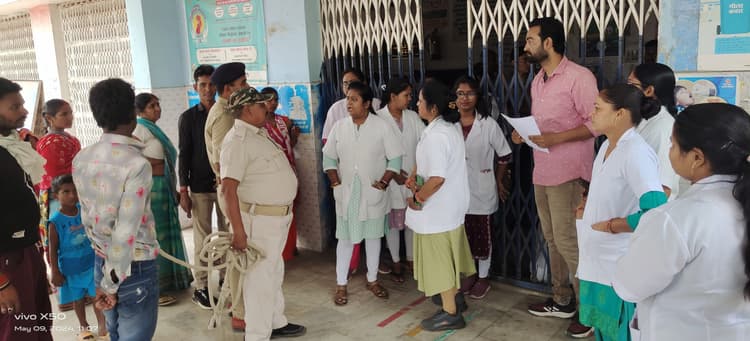 जीएनएम से मारपीट से नाराज स्वास्थ्यकर्मियों ने की हड़ताल