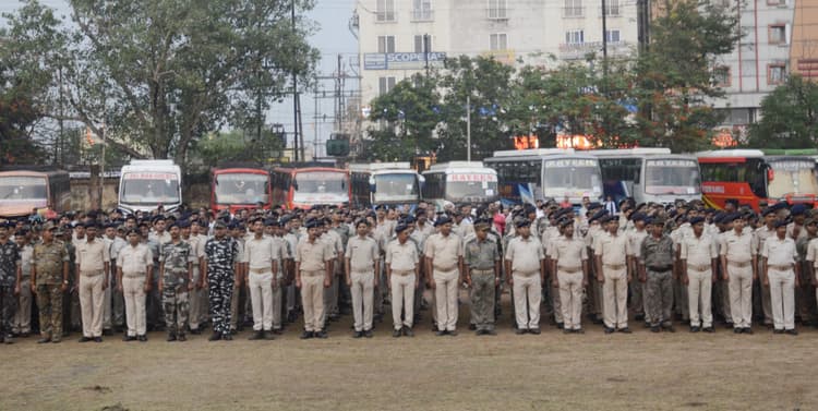 चुनाव ड्यूटी में दूसरे जिला जा रहे जवानों को एसएसपी ने दिये टिप्स