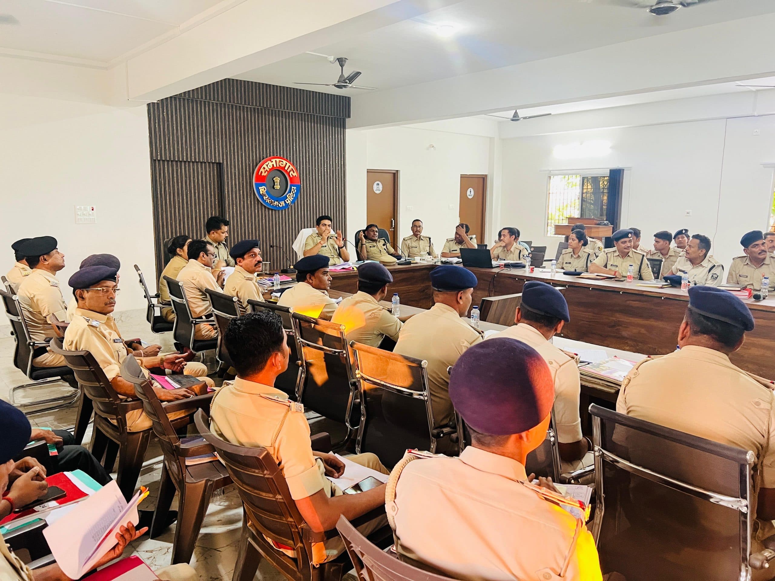 क्राइम मीटिंग : पुलिस अफसरों को लंबित मामलों के निष्पादन में तेजी लाने का एसपी ने दिया निर्देश