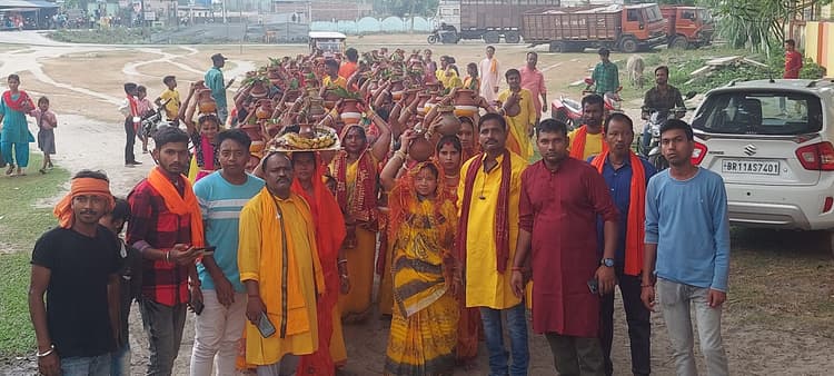 तीन दिवसीय संकीर्तन प्रारंभ, माहौल हुआ भक्तिमय