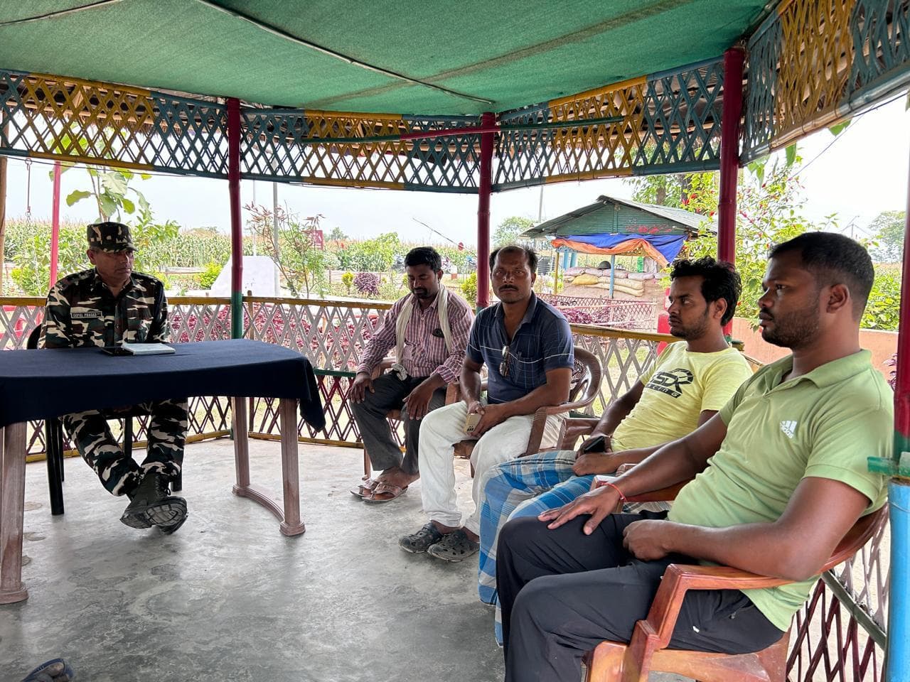 एसएसबी ने ग्रामीणों के साथ की बैठक, बच्चों की शिक्षा पर जोर