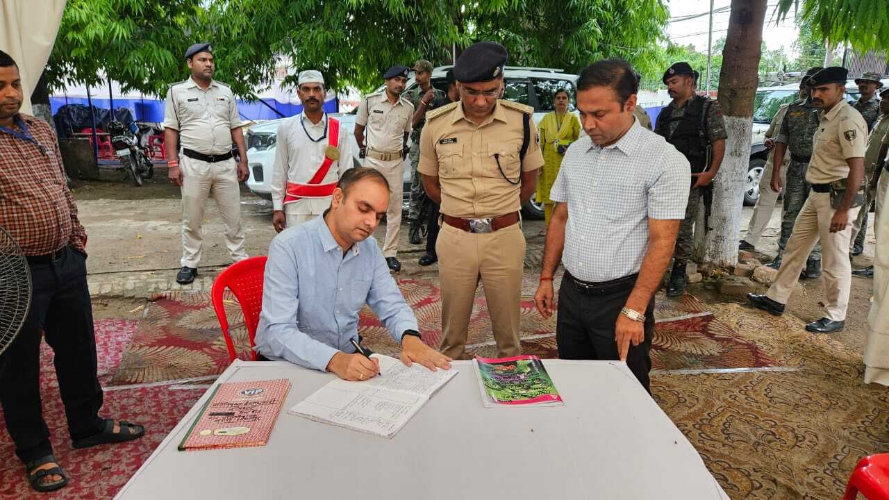 अपर मुख्य निर्वाचन पदाधिकारी ने वज्र गृह का किया गया निरीक्षण