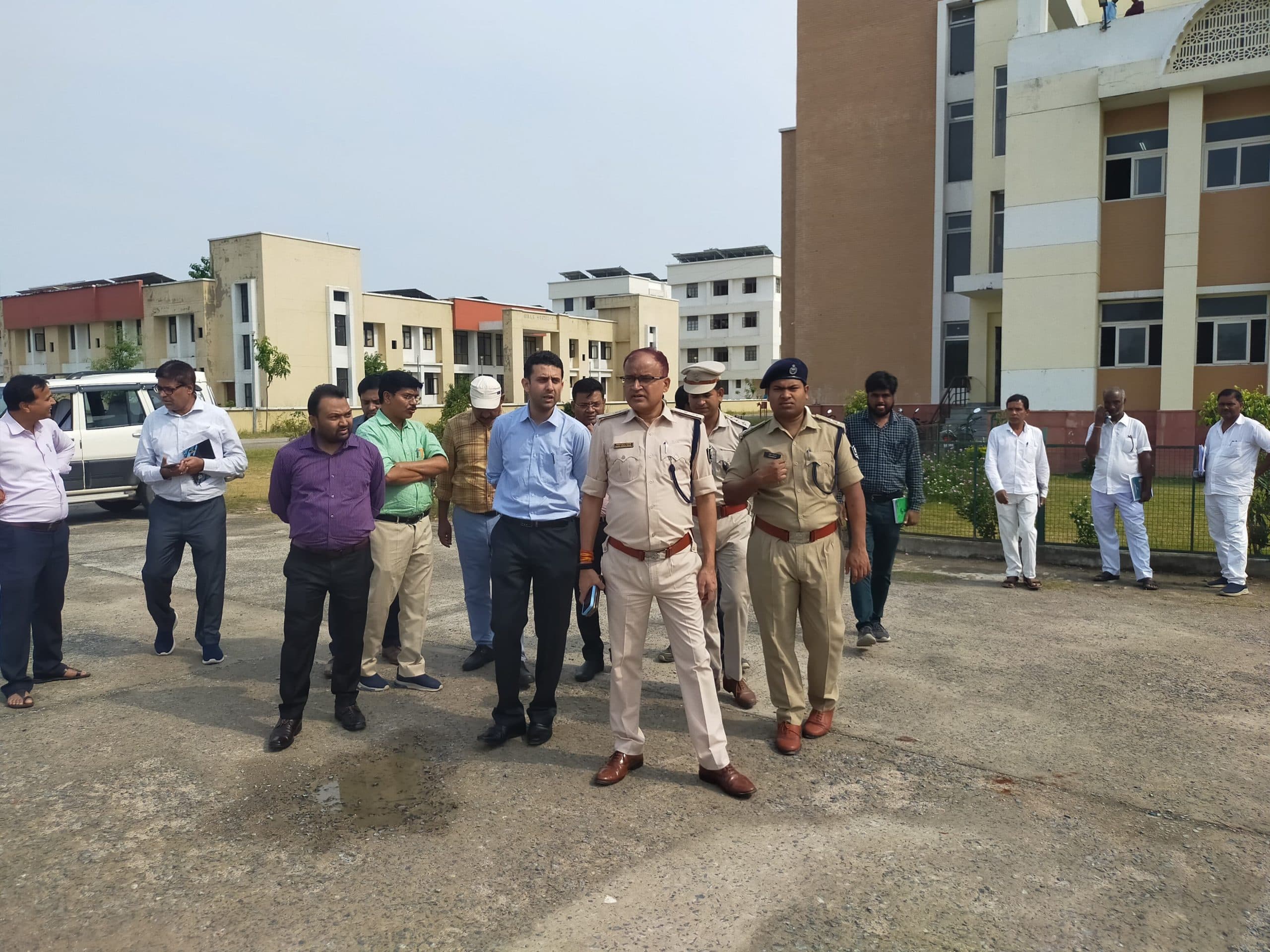 डीएम और एसपी ने मतगणना केंद्र का किया जायजा