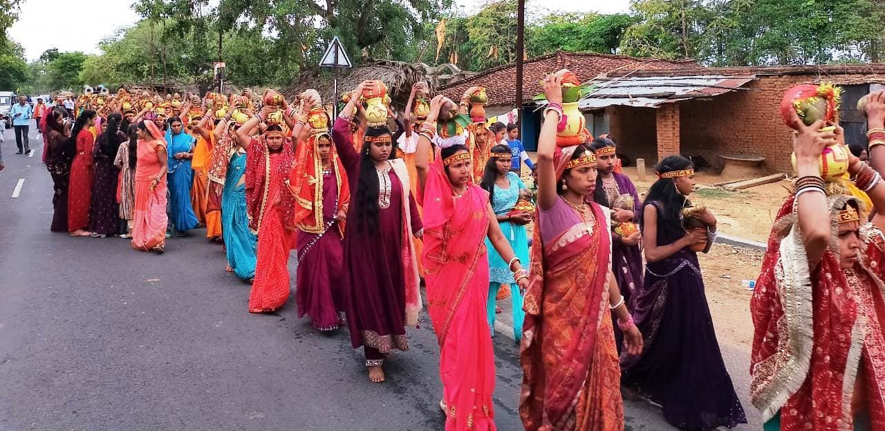कलश यात्रा के साथ मरमुंडा में भागवत कथा शुरू