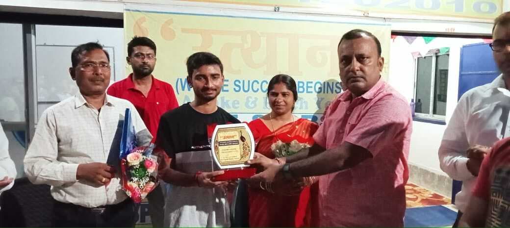 शैक्षणिक संस्थान उत्थान ने रितेश रंजन को किया सम्मानित