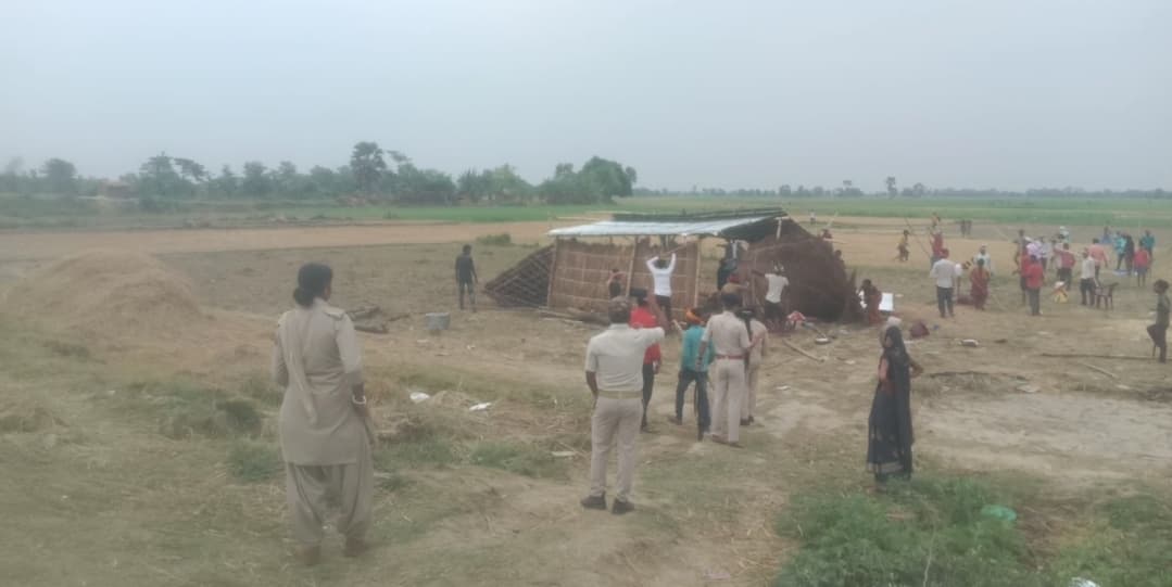 भूमि को लेकर दो गुट भिड़े, पुलिस के हस्तक्षेप से मामला टला