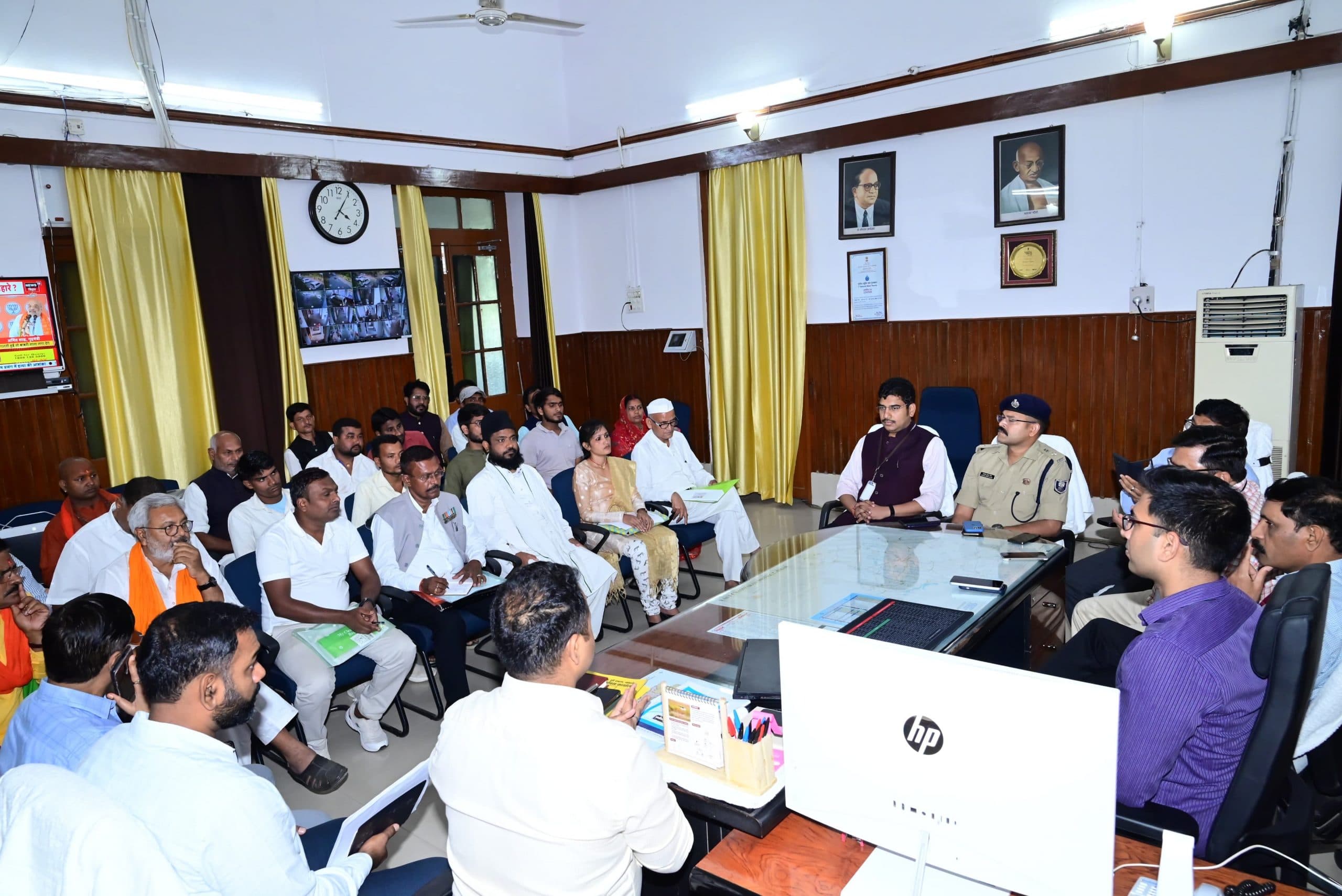 आपराधिक मामलों का अखबारों में कम से कम तीन बार प्रकाशित कराना अनिवार्य