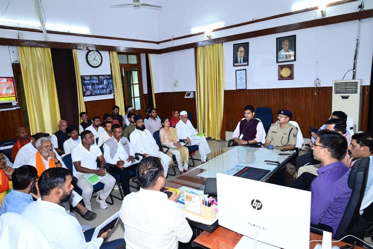 आपराधिक मामलों का अखबारों में कम से कम तीन बार प्रकाशित कराना अनिवार्य