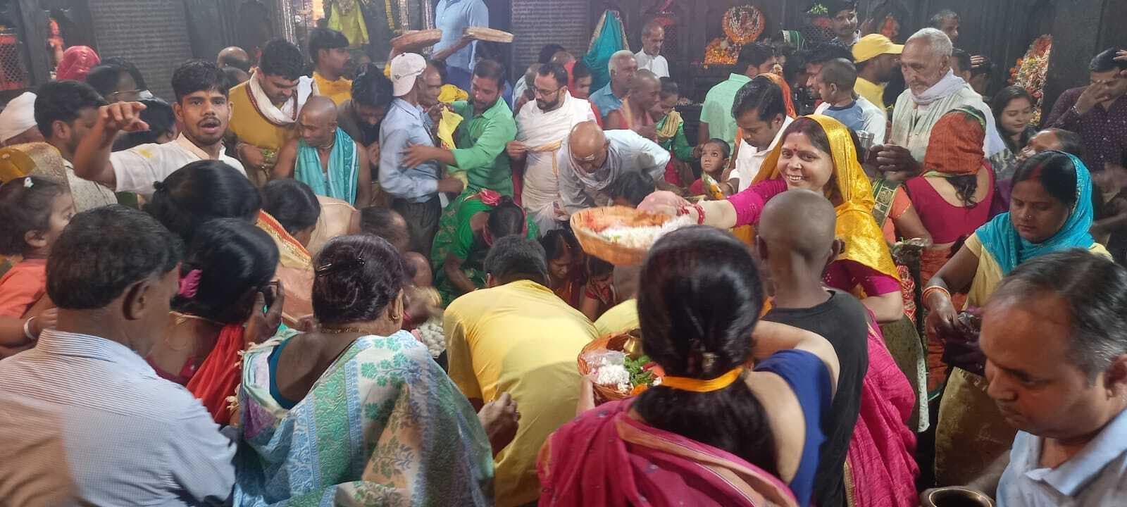 10 हजार से अधिक श्रद्धालुओं ने की पूजा-अर्चना