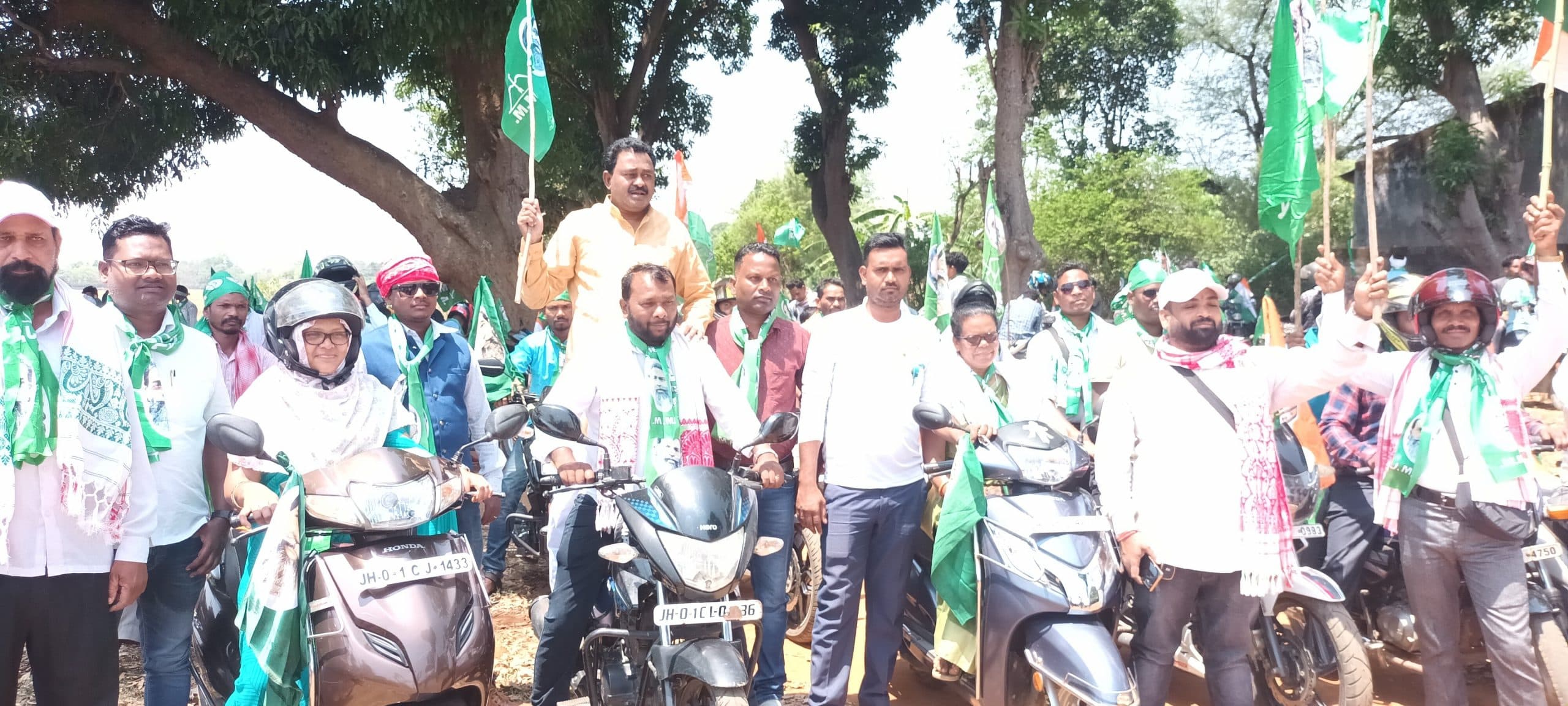 झामुमो ने बाइक रैली निकाली, कांग्रेस के लिए मांगे वोट