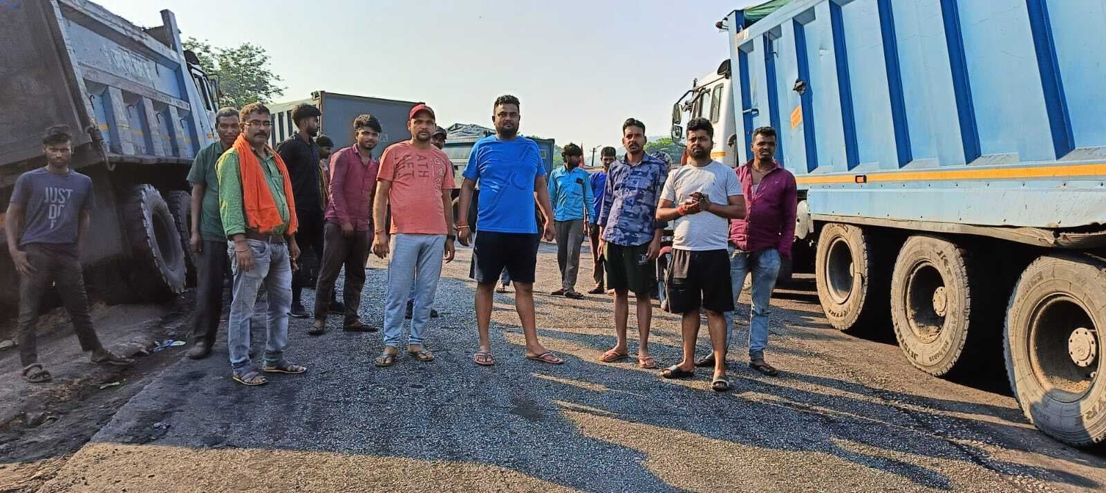 पिपरवार में पानी का संकट, सड़क पर उतरे लोग