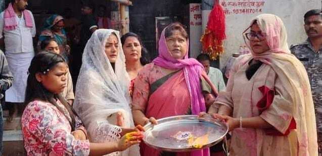 भाजपा : नामांकन से पूर्व सीता सोरेन ने की फौजदारीनाथ की पूजा