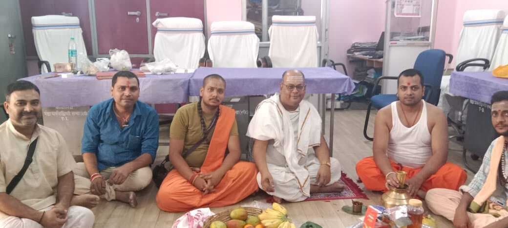 पंडा धर्म रक्षिणी सभा ने बाबा का कराया रुद्राभिषेक