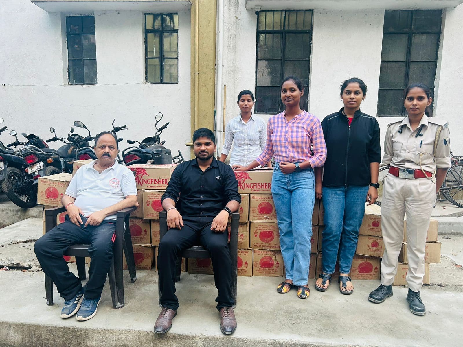 उत्पाद विभाग ने ट्रक से बरामद किया 609 लीटर विदेशी शराब