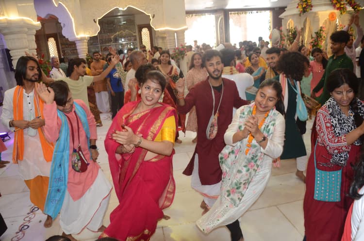 धूमधाम से मनाया गया इस्कॉन पटना का दूसरा वार्षिकोत्सव