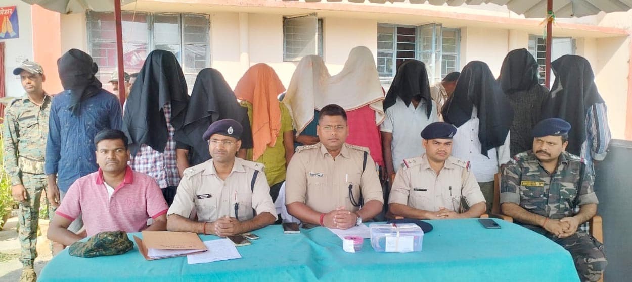 एक लाख के ब्राउन शुगर के साथ 10 लोग गिरफ्तार