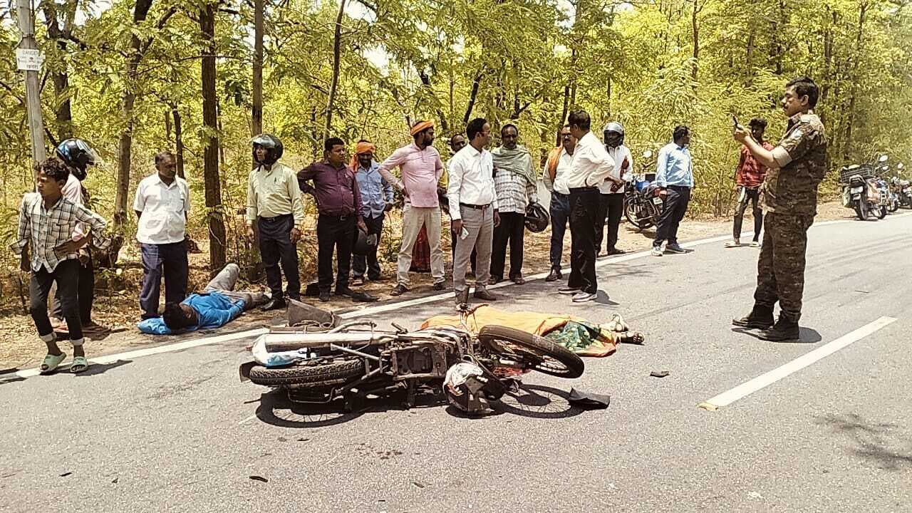ट्रक ने बाइक को मारी टक्कर, पत्नी की मौत, पति घायल