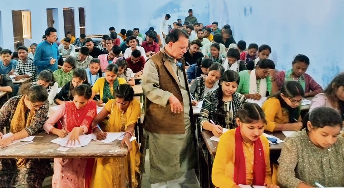 Jamui News : कदाचारमुक्त माहौल में संचालित हो रही न्यू एजुकेशन पॉलिसी पर आधारित सेमेस्टर 2 की परीक्षा