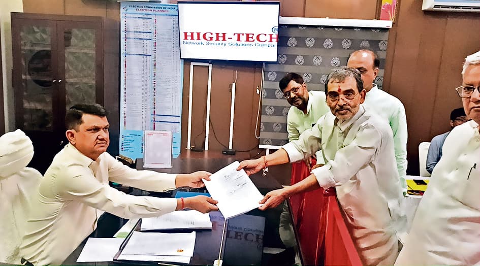 काराकाट : उपेंद्र कुशवाहा सहित छह लोगों ने किया नामांकन