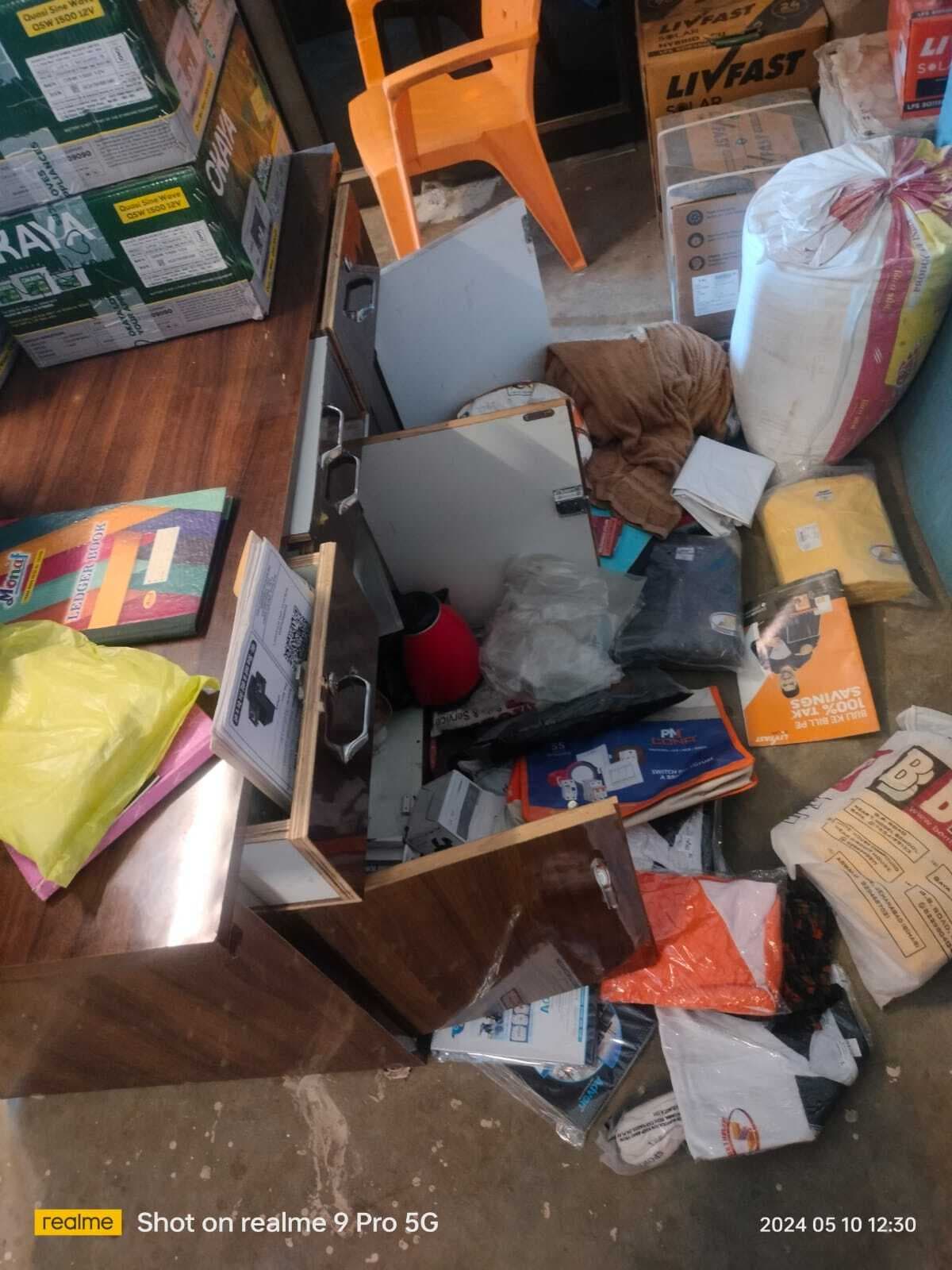 मानपुर इ-रिक्शा एजेंसी व बंद घर पर चोरों का धावा