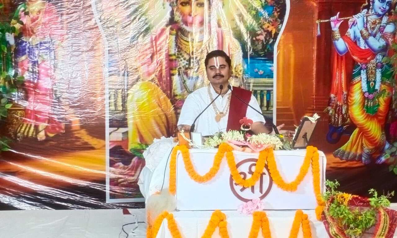 व्यस्त जीवन में धार्मिक पुस्तकों का अध्ययन नहीं कर पाते लोग : भरत शरण