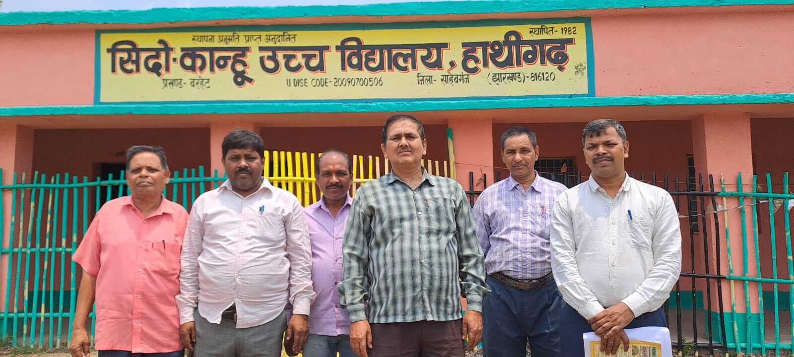 शिक्षा परियोजना के अधिकारियों ने किया विद्यालयों का निरीक्षण