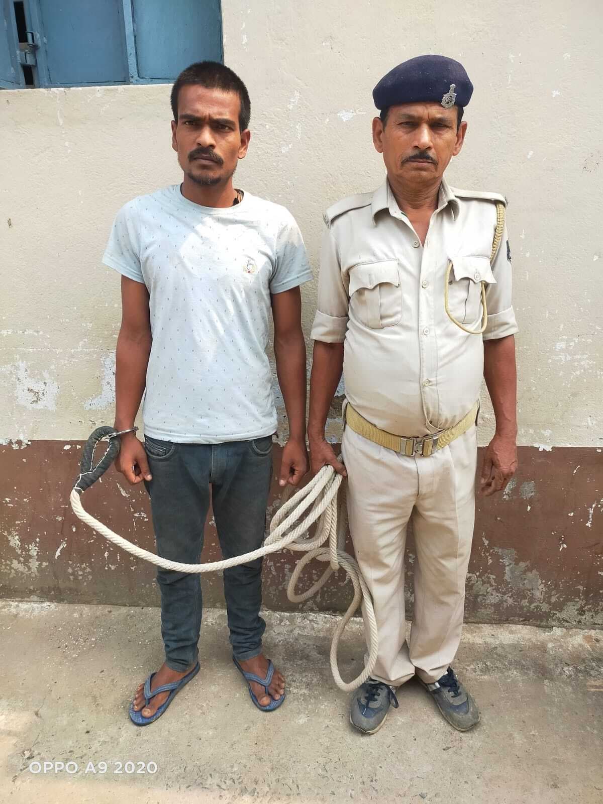 किराना दुकानदार अपने परिवार के साथ गये थे तीर्थ करने, घर से हो गयी लाखों की चोरी