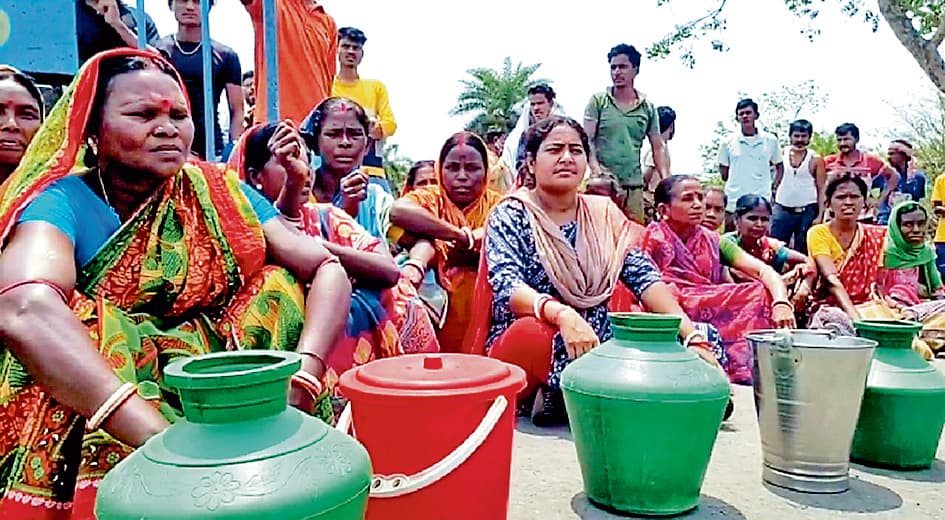 बांकुड़ा : जल संकट के चलते ग्रामीणों ने जाम की सड़क