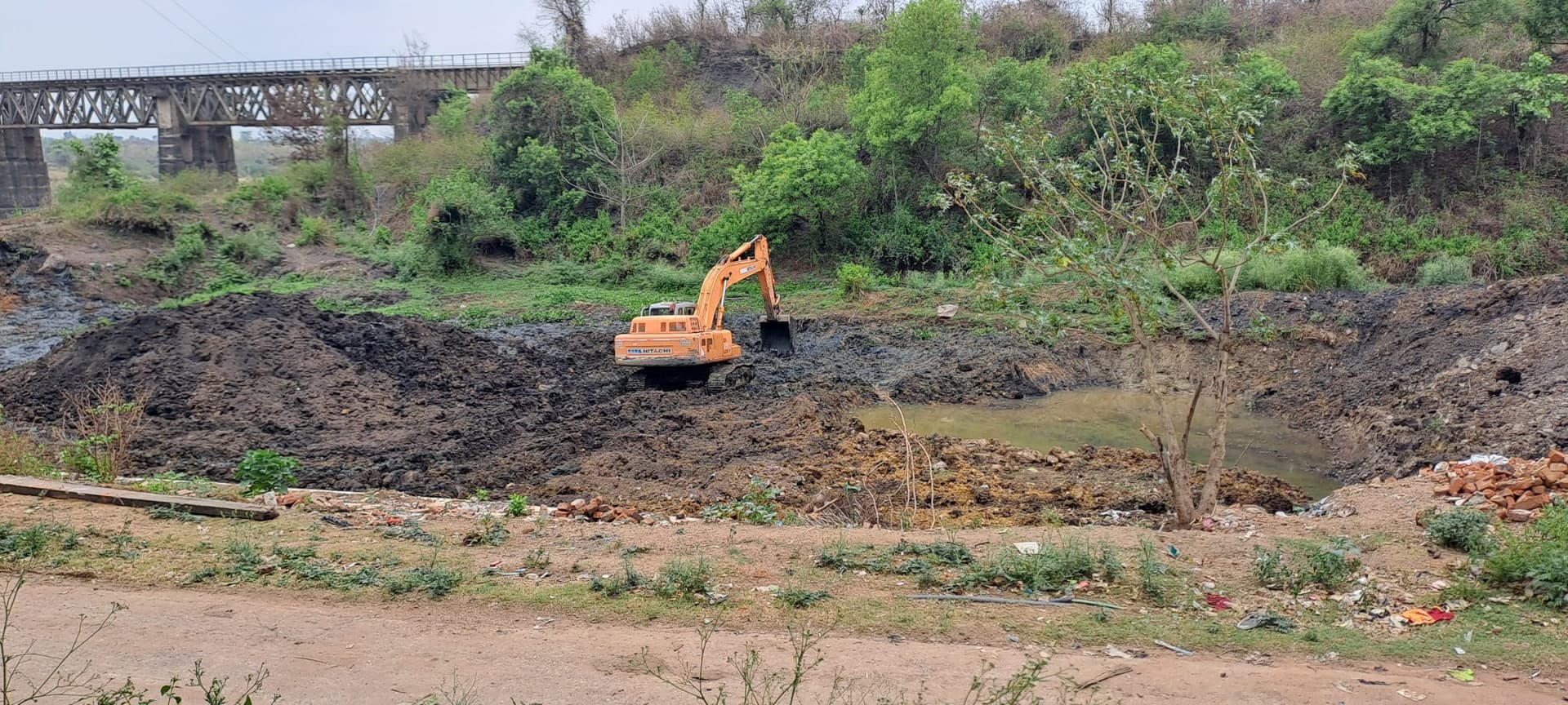 तालाब जीर्णोद्धार में लूट खसोट का आरोप