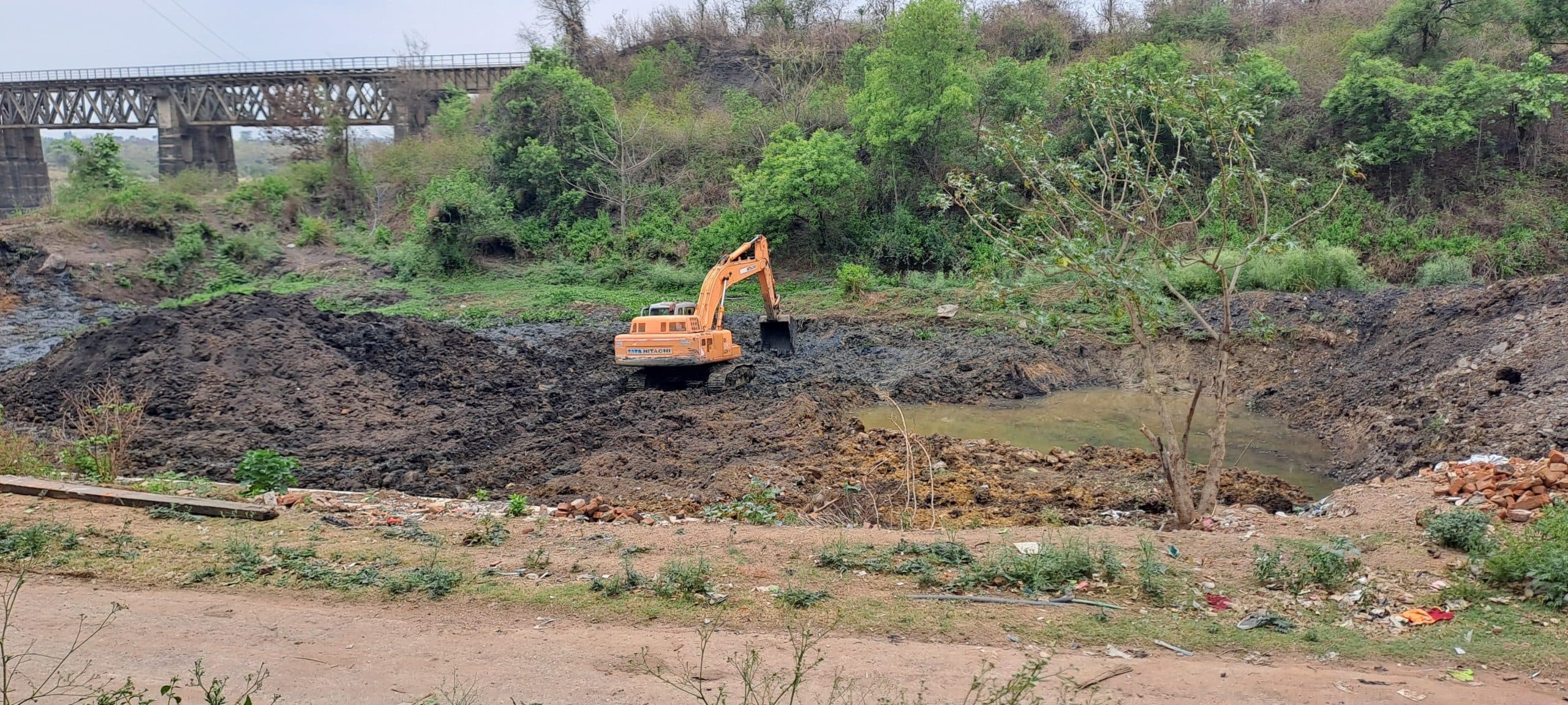 तालाब जीर्णोद्धार में लूट खसोट का आरोप