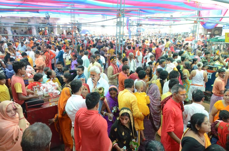 अक्षय तृतीया पर बाबा मंदिर में खूब हुए अनुष्ठान, 70 हजार से अधिक भक्तों ने चढ़ाया जल