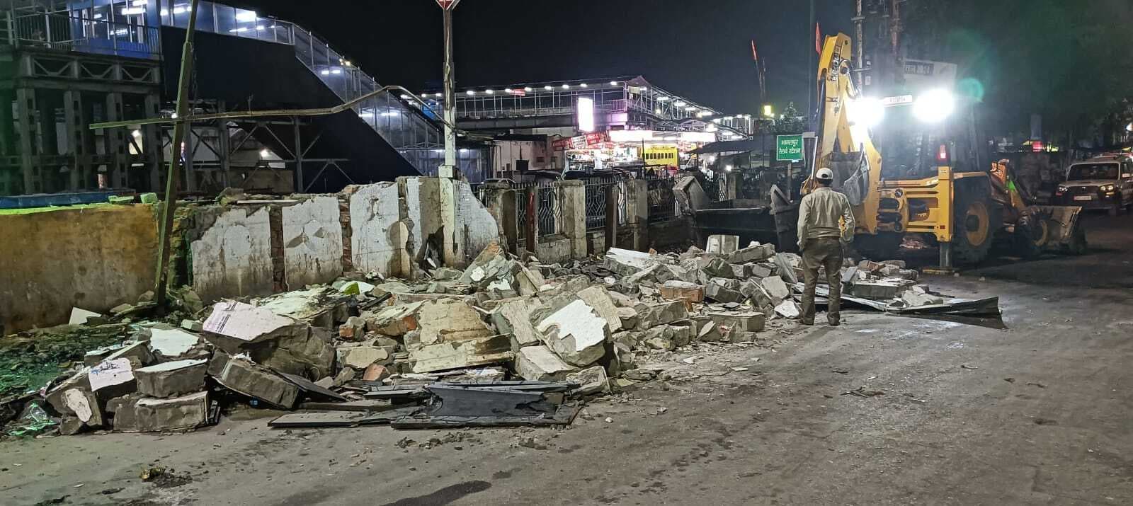 निगम का एक और कारनामा : पहले 50 हजार में बनाया, ढाई साल नहीं हुआ उपयोग, फिर ध्वस्त कर दिया यूरिनल