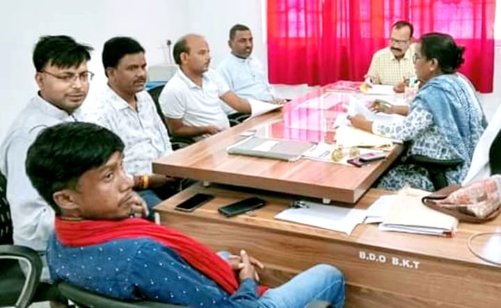 बीडीओ ने विभिन्न राजनीतिक दल के साथ की बैठक