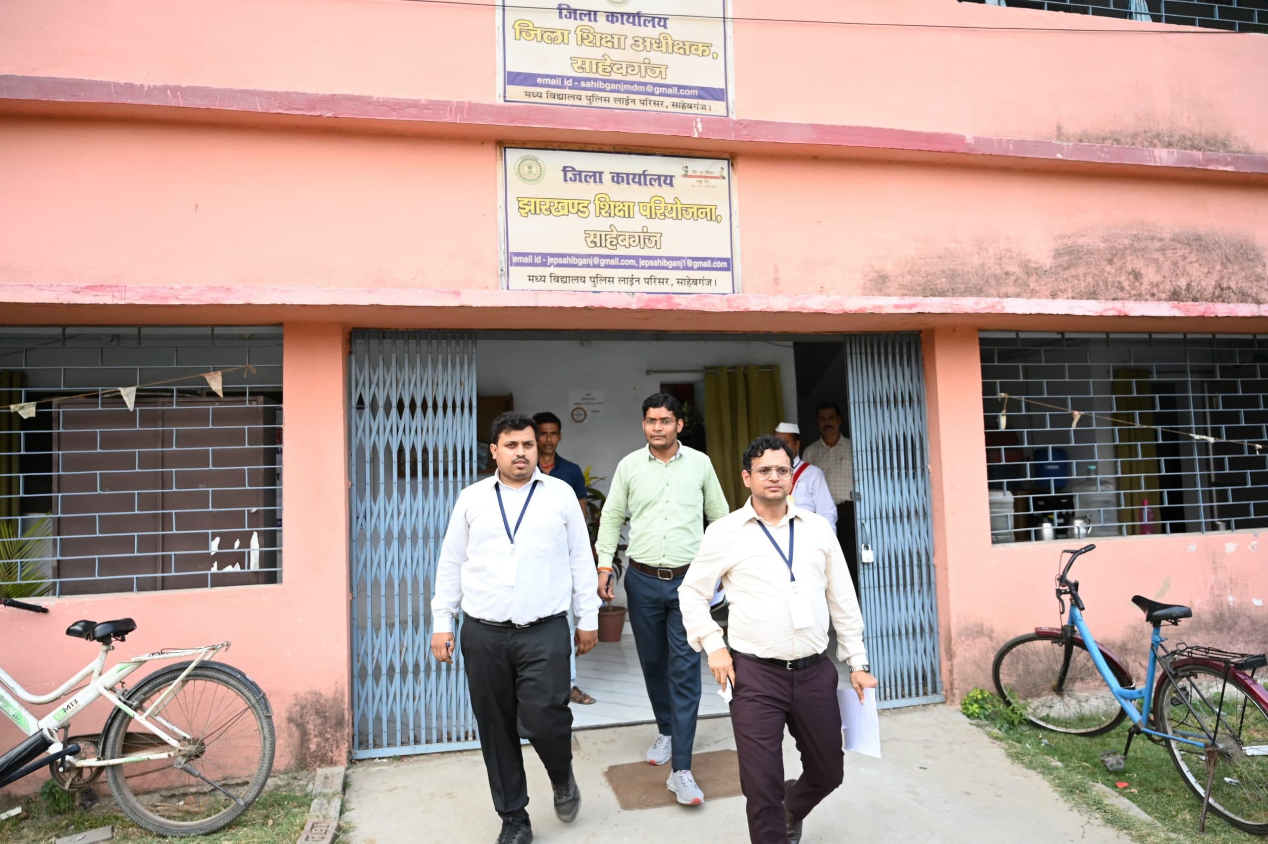 डीसी ने शहरी क्षेत्र के विभिन्न मतदान केंद्रों का किया निरीक्षण